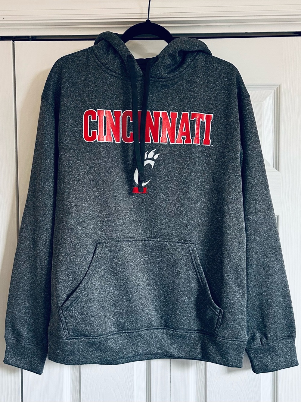 University of Cincinnati  bearcats grey gray hoodie size Medium